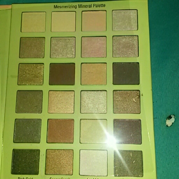 NWOT Pixi ultimate beauty kit 4th edition - Picture 4 of 5